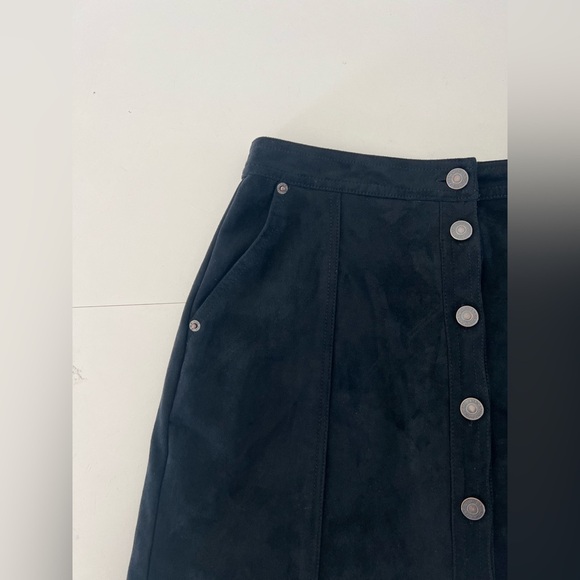 Abercrombie & Fitch Black Faux Suede Full Button Mini Skirt Size Small - Picture 5 of 9